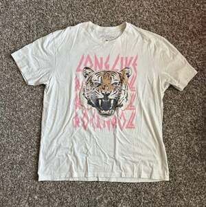 Lotus Fashion Los Angeles Long Live Rock N Roll Tiger Graphic T-Shirt